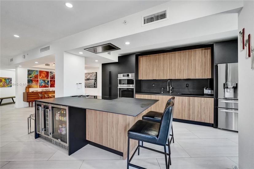 Picture of 20281 E Country Club Dr # 307, Aventura FL 33180