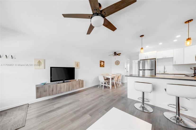 Picture of 15610 NE 6Th Ave # 33D, Miami FL 33162