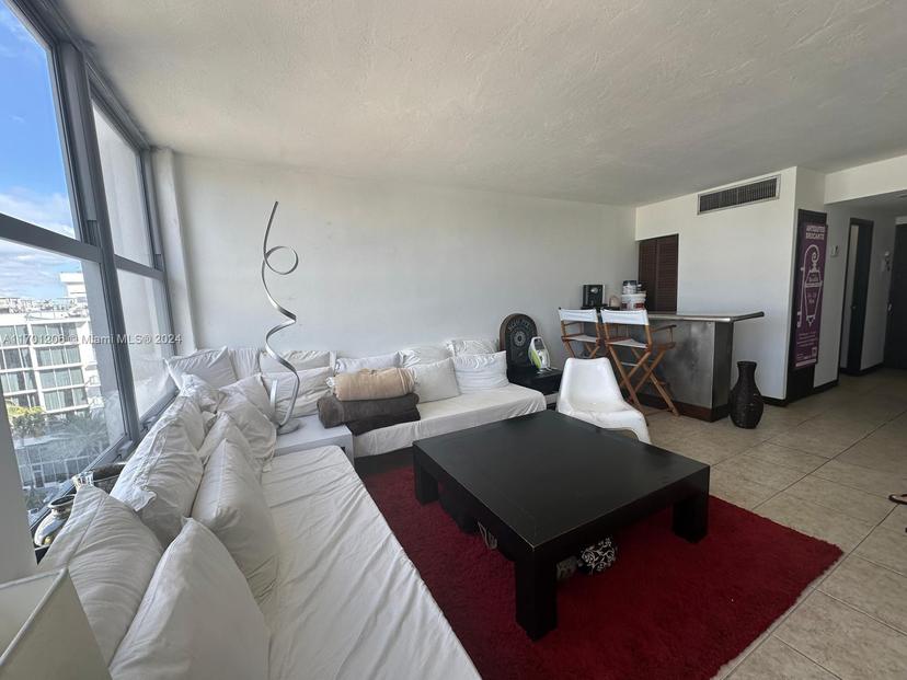 Picture of 2899 Collins Ave # 910, Miami Beach FL 33140