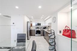 Picture of 20301 W Country Club Dr # 930, Aventura, FL 33180