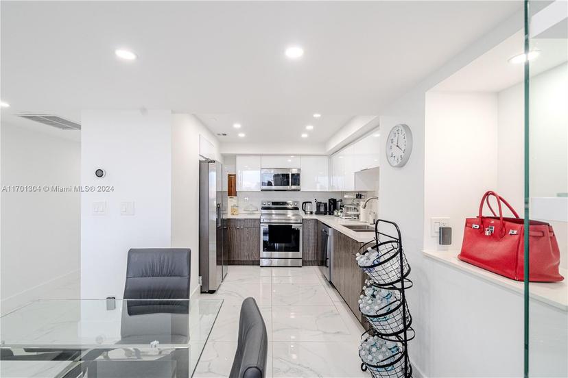 Picture of 20301 W Country Club Dr # 930, Aventura FL 33180