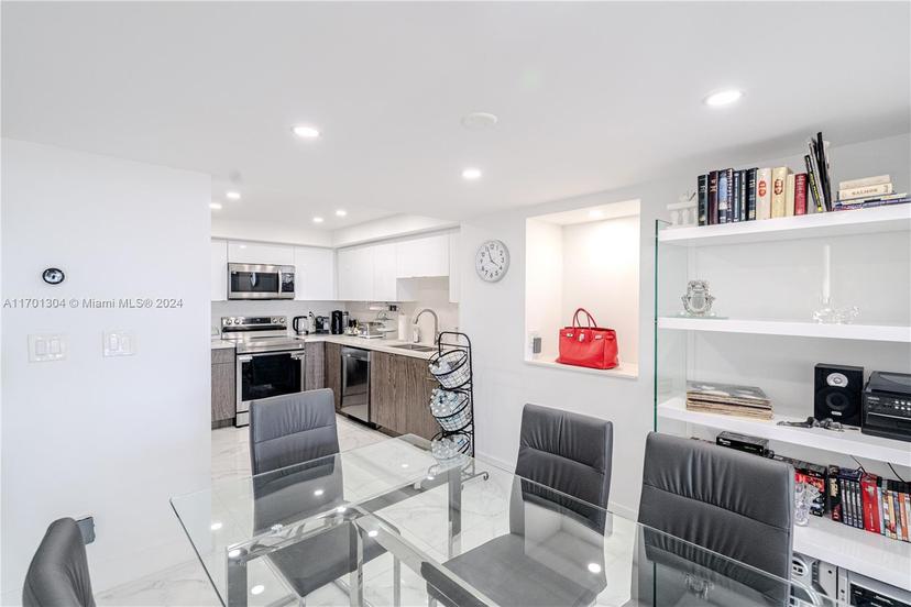 Picture of 20301 W Country Club Dr # 930, Aventura FL 33180