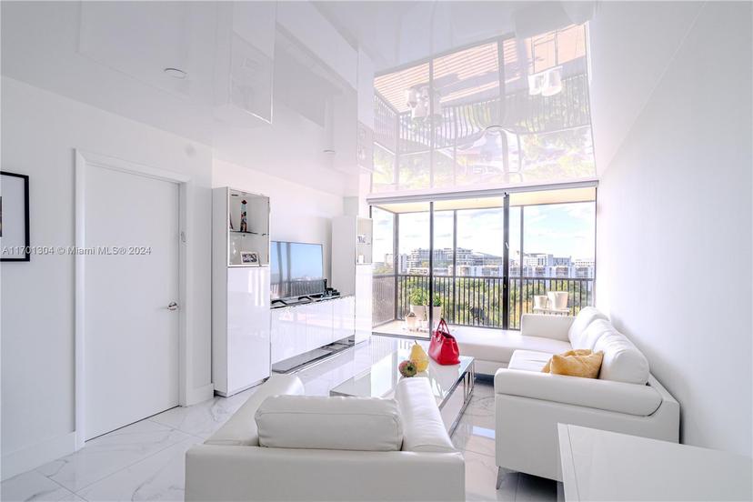 Picture of 20301 W Country Club Dr # 930, Aventura FL 33180