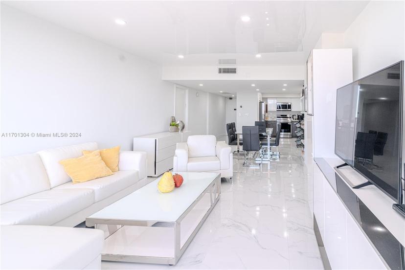 Picture of 20301 W Country Club Dr # 930, Aventura FL 33180