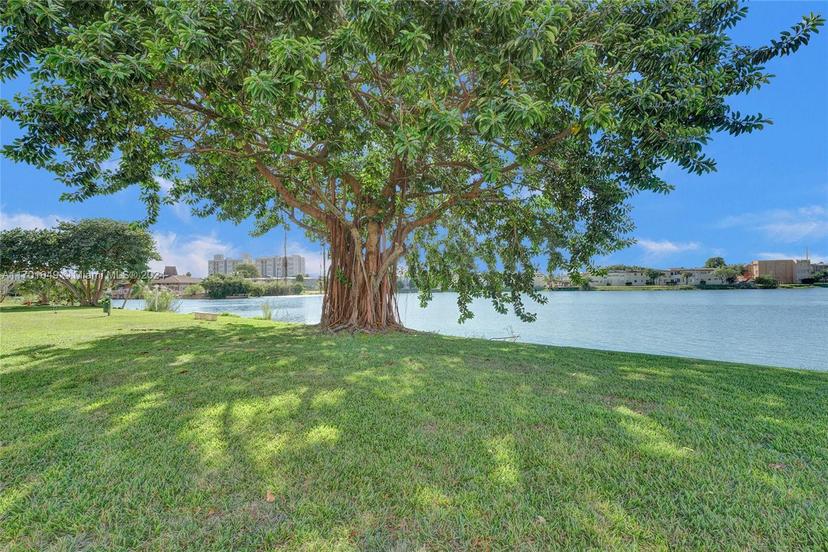 Picture of 1750 NE 191St St # 1, Miami FL 33179