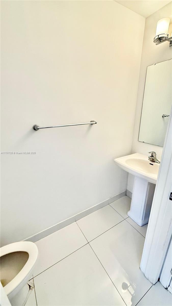 Picture of 2621 NE 212Th Ter # 209, Miami FL 33180