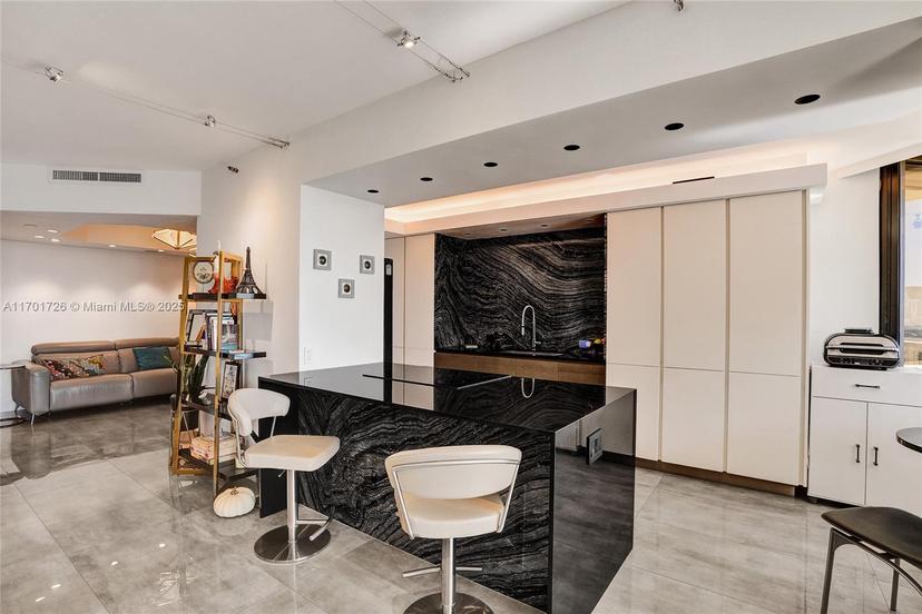 Picture of 20191 E Country Club Dr # 2310, Aventura FL 33180