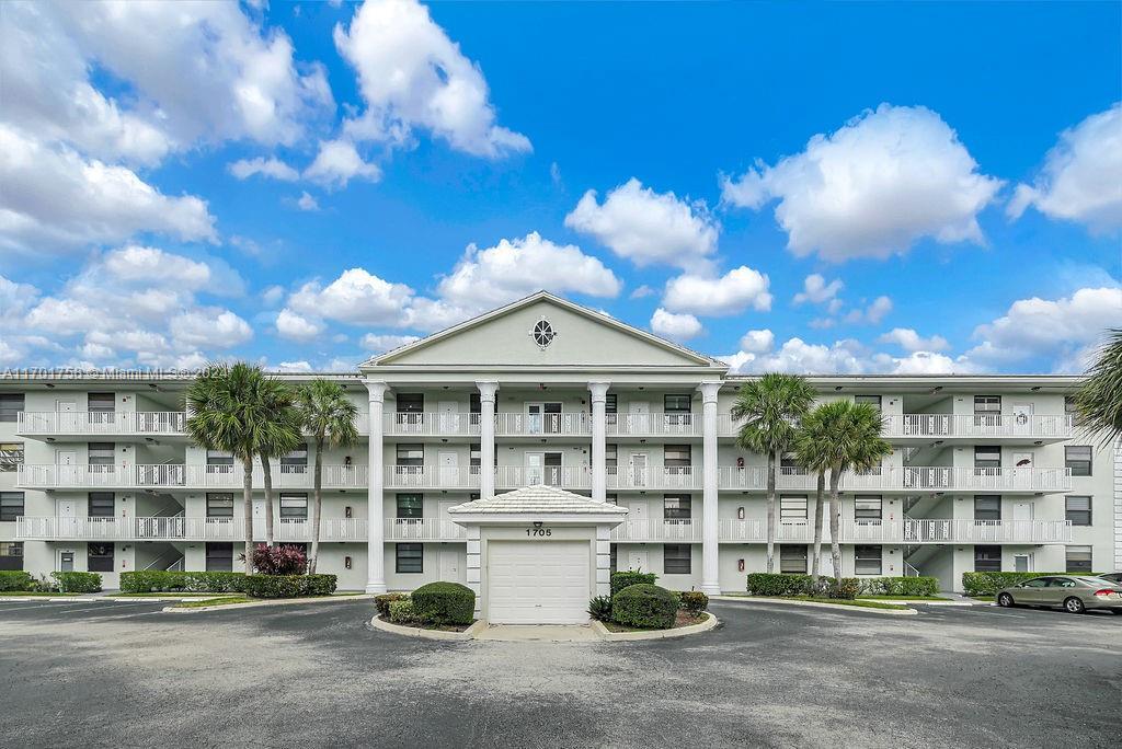 Picture of 1705 Whitehall Dr # 403, Davie, FL 33324