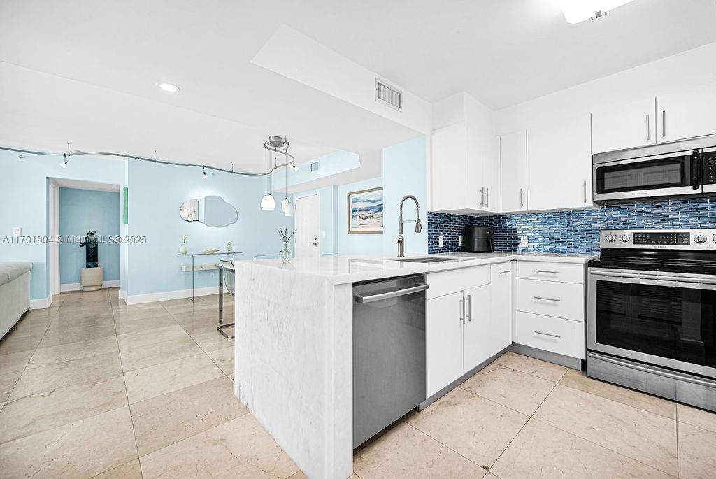 Picture of 1155 Brickell Bay Dr # 2004, Miami, FL 33131