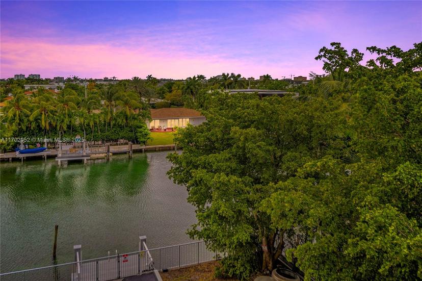 Picture of 10000 W Bay Harbor Dr # 401, Bay Harbor Islands FL 33154