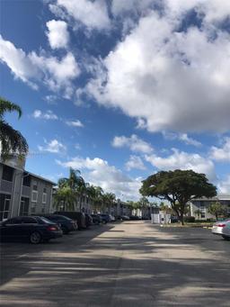 Picture of 438 NE 210Th Cir Ter # 4B, Miami, FL 33179