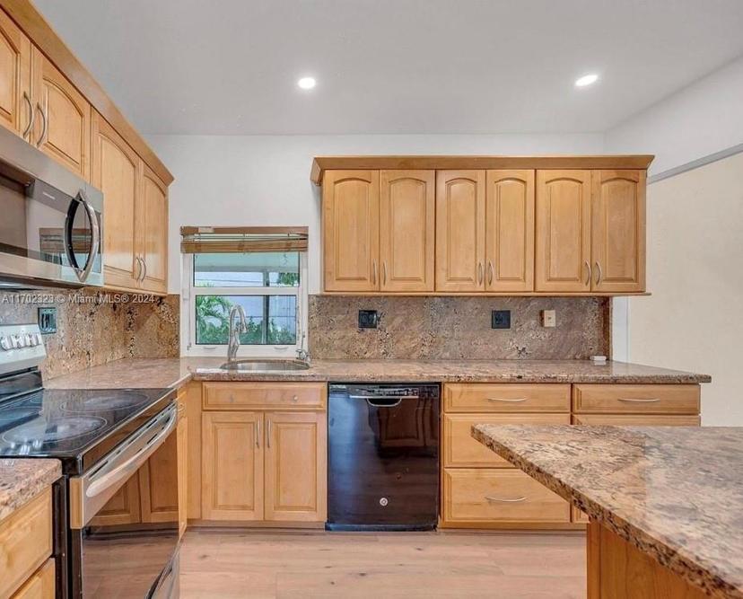 Picture of 21060 NE 18Th Ct, Miami FL 33179