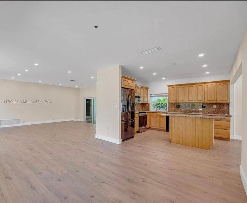 Picture of 21060 NE 18Th Ct, Miami FL 33179
