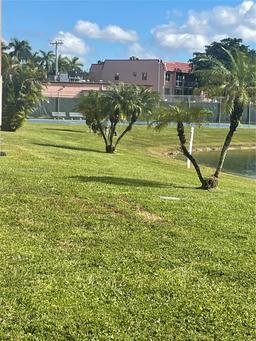 Picture of 9540 Sunrise Lakes Blvd # 107, Sunrise, FL 33322