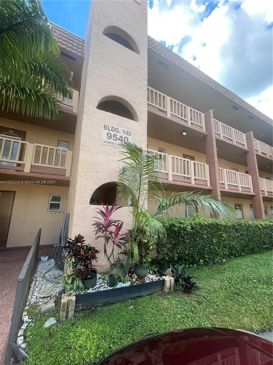 Picture of 9540 Sunrise Lakes Blvd # 107, Sunrise, FL 33322