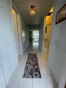 Picture of 9540 Sunrise Lakes Blvd # 107, Sunrise, FL 33322