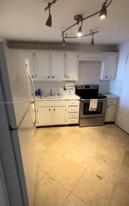 Picture of 427 Golden Isles Dr # 9F, Hallandale Beach, FL 33009
