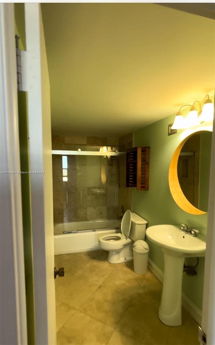 Picture of 427 Golden Isles Dr # 9F, Hallandale Beach FL 33009
