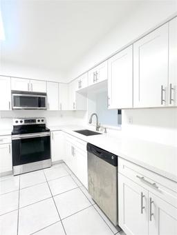 Picture of 1131 NW 85Th Way, Pembroke Pines, FL 33024
