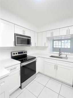 Picture of 1131 NW 85Th Way, Pembroke Pines, FL 33024