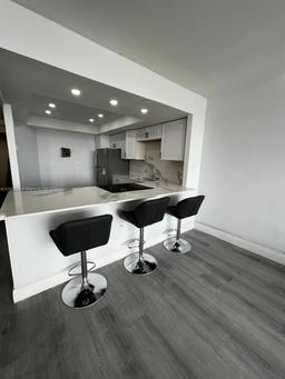 Picture of 1301 NE Miami Gardens Dr # 401W, Miami, FL 33179