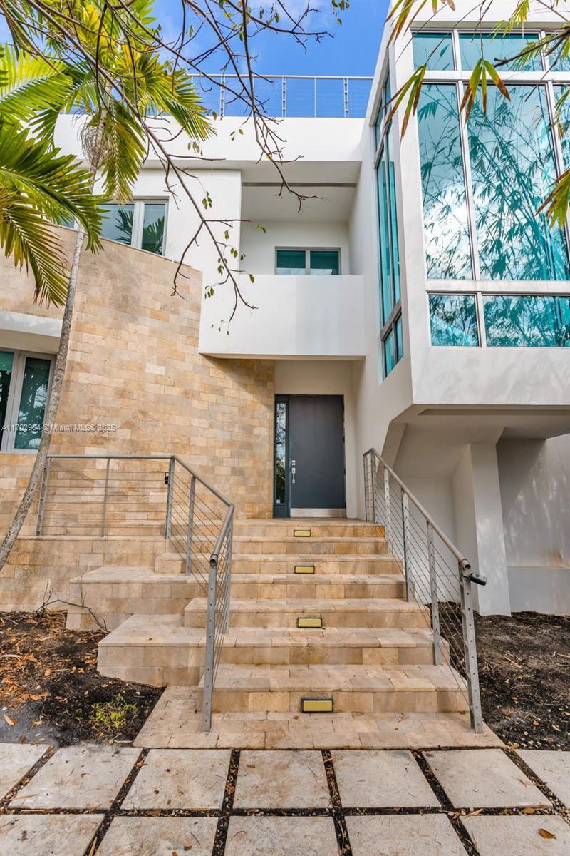 Picture of 5625 N Bay Rd, Miami Beach FL 33140