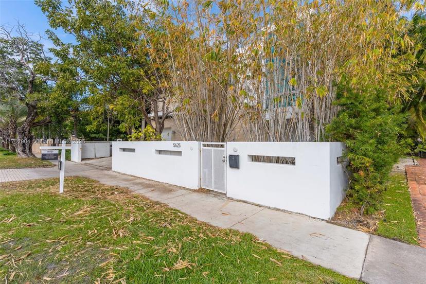 Picture of 5625 N Bay Rd, Miami Beach FL 33140