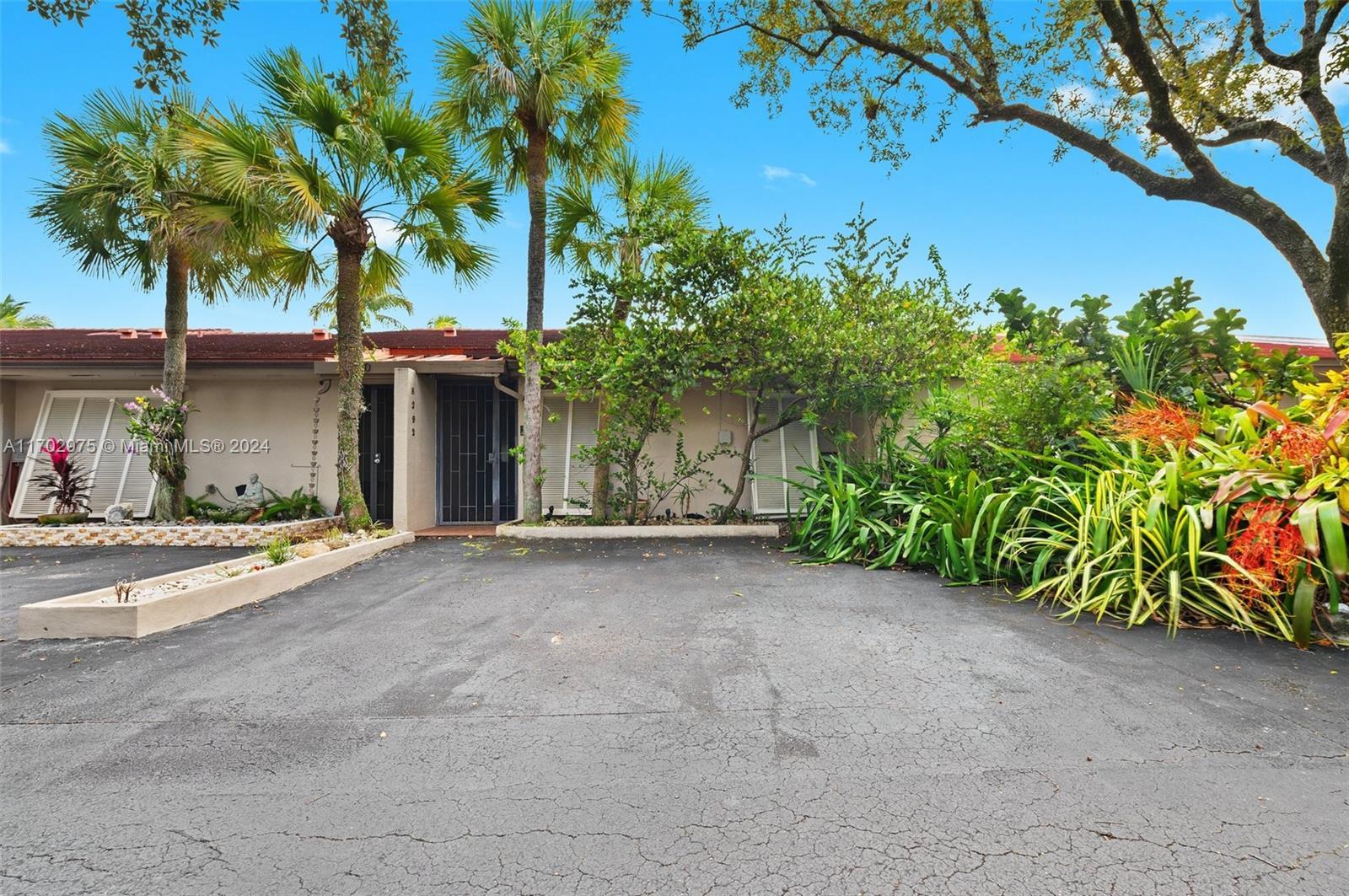 Picture of 8292 Dundee Ter # 8292, Miami Lakes, FL 33016