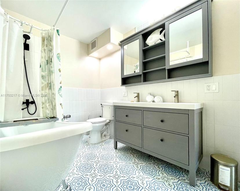 Picture of 1913 S Ocean Dr # 129, Hallandale Beach FL 33009