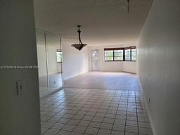 Picture of 20840 San Simeon Way # 402, Miami, FL 33179