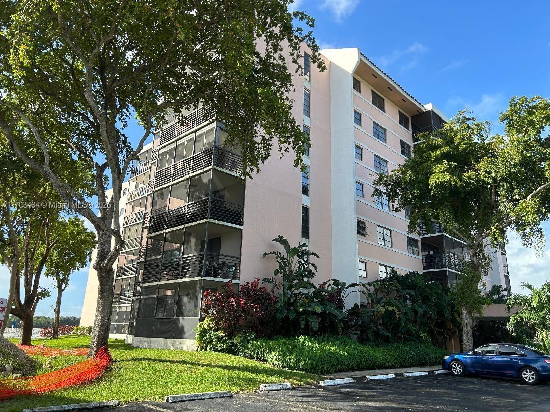 Picture of 20840 San Simeon Way # 402, Miami, FL 33179