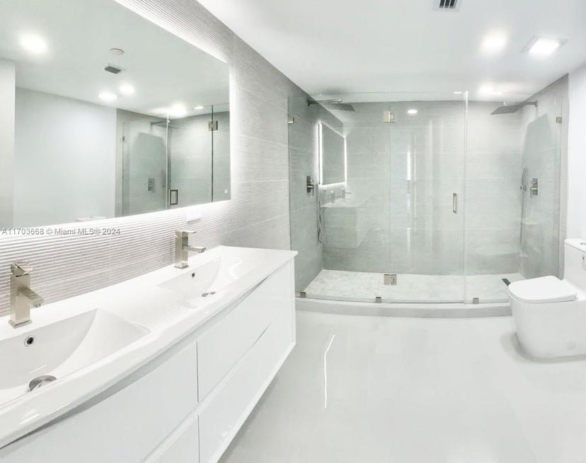 Picture of 400 S Pointe Dr # 1610, Miami Beach FL 33139