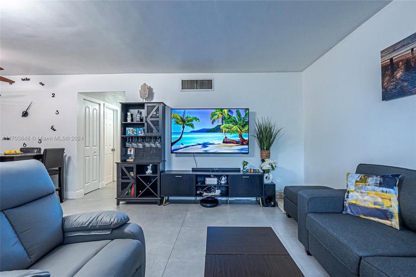 Picture of 1425 Arthur St # 116B, Hollywood FL 33020
