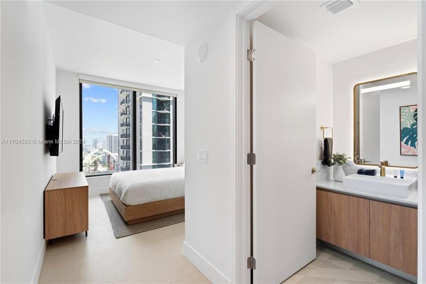 Picture of 601 NE 1St Ave # 2415, Miami FL 33132