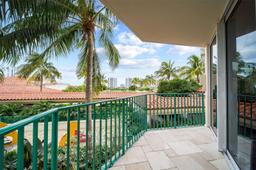 Picture of 19900 E Country Club Dr # 610, Aventura, FL 33180