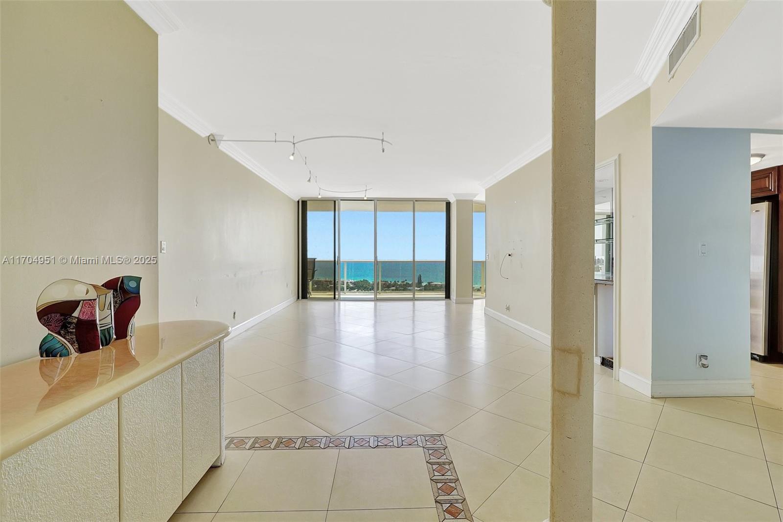 Picture of 20281 E Country Club Dr # 2104, Aventura, FL 33180