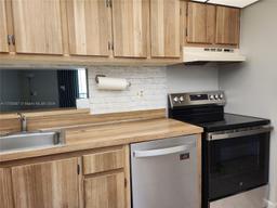 Picture of 8540 SW 133Rd Ave Rd # 424, Miami, FL 33183