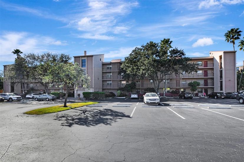 Picture of 7300 Lake Cir Dr # 401, Margate FL 33063