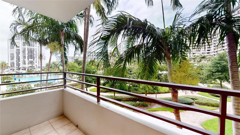Picture of 2500 Parkview Dr # 417, Hallandale Beach FL 33009