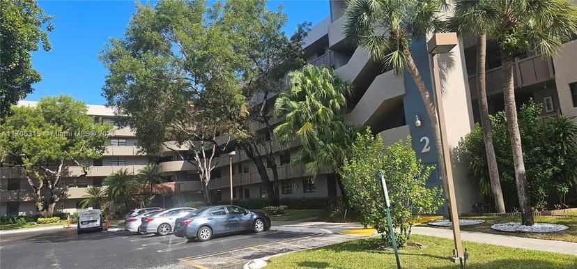 Picture of 1000 Colony Point Cir # 417, Pembroke Pines FL 33026