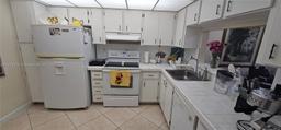 Picture of 1000 Colony Point Cir # 417, Pembroke Pines, FL 33026