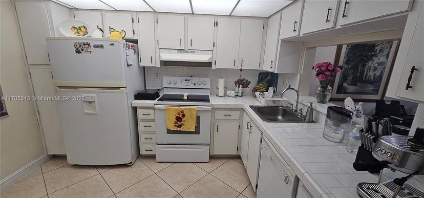 Picture of 1000 Colony Point Cir # 417, Pembroke Pines FL 33026