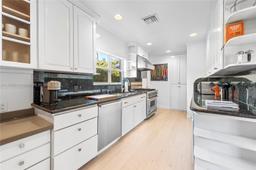 Picture of 5371 N Bay Rd, Miami Beach, FL 33140