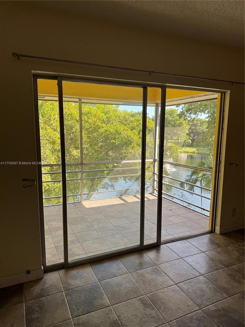 Picture of 3430 NW 52Nd Ave # 304, Lauderdale Lakes, FL 33319