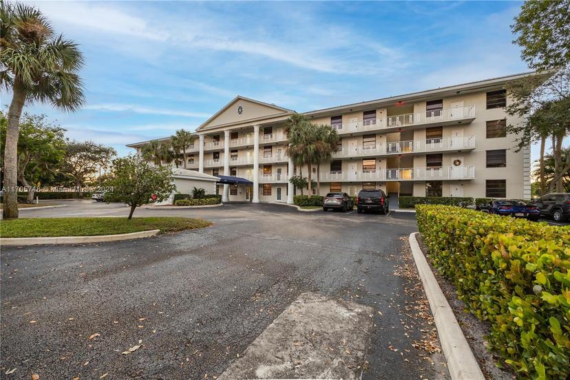 Picture of 1715 Whitehall Dr # 406, Davie FL 33324