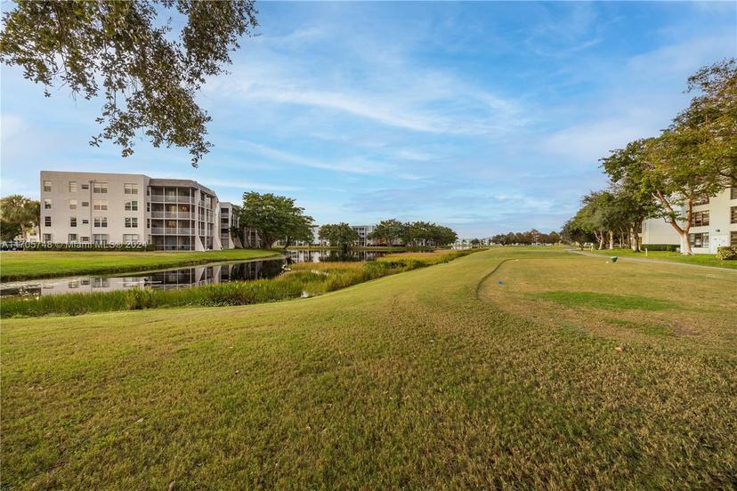 Picture of 1715 Whitehall Dr # 406, Davie FL 33324