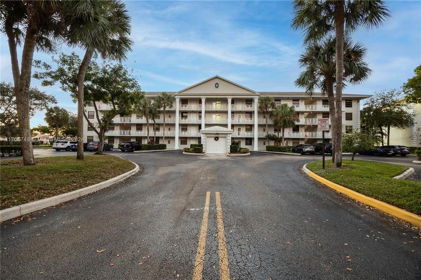 Picture of 1715 Whitehall Dr # 406, Davie FL 33324