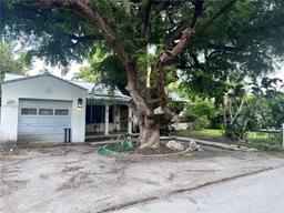 Picture of 845 NE 71 St, Miami, FL 33138