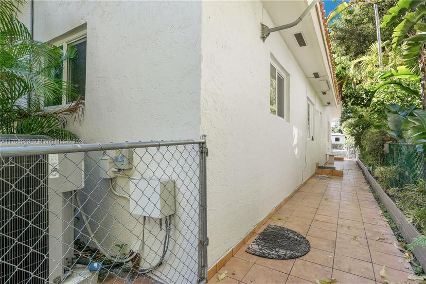 Picture of 531 Palmetto Dr, Miami Springs FL 33166