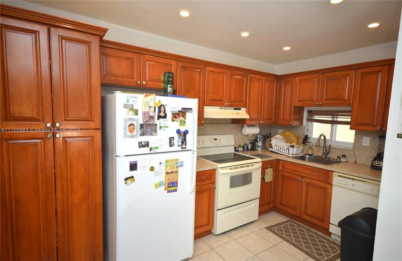 Picture of 371 S Hollybrook Dr # 310, Pembroke Pines FL 33025